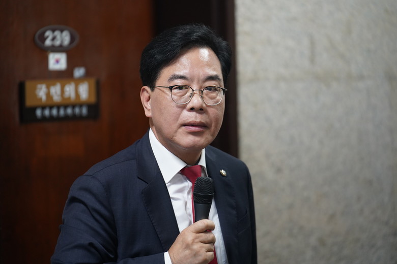 특검 압수수색 항의하는 