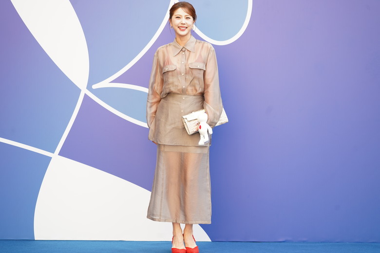 더위도 녹일듯한 미소의
