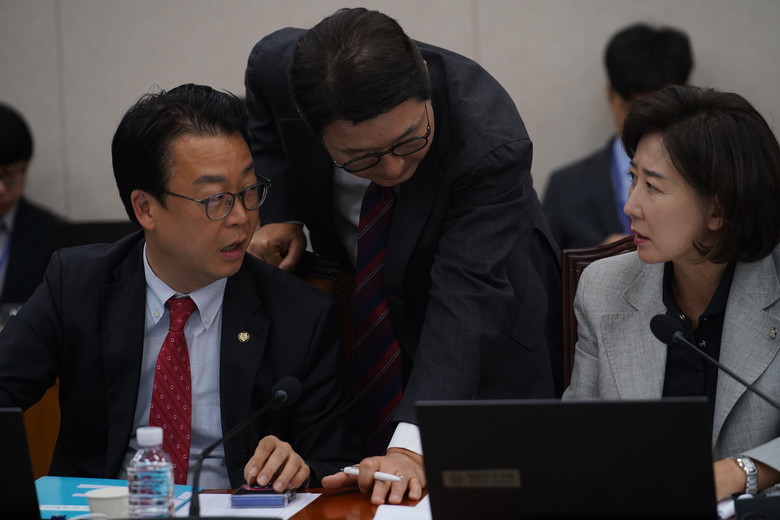 대화하는 곽규택.신동욱.나경원