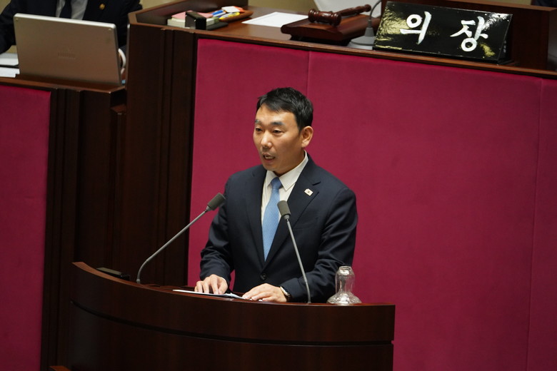 3대 특검 개정안 제안 설명하는 