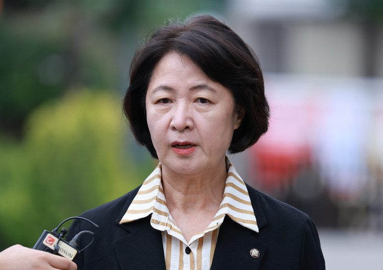 추미애 국회 법제사법위원장, 이낙연 ...