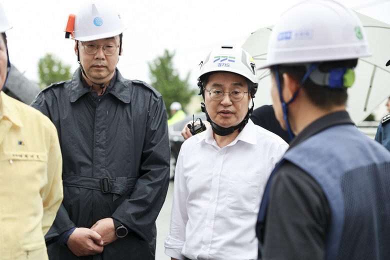 김동연 지사, 안양 건설현장 외벽 붕...