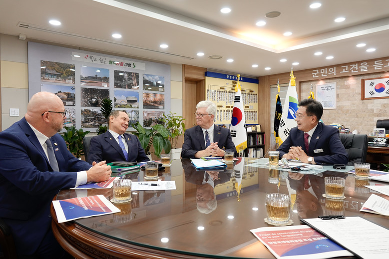 전진선 양평군수, 프랑스 관계자와 양...