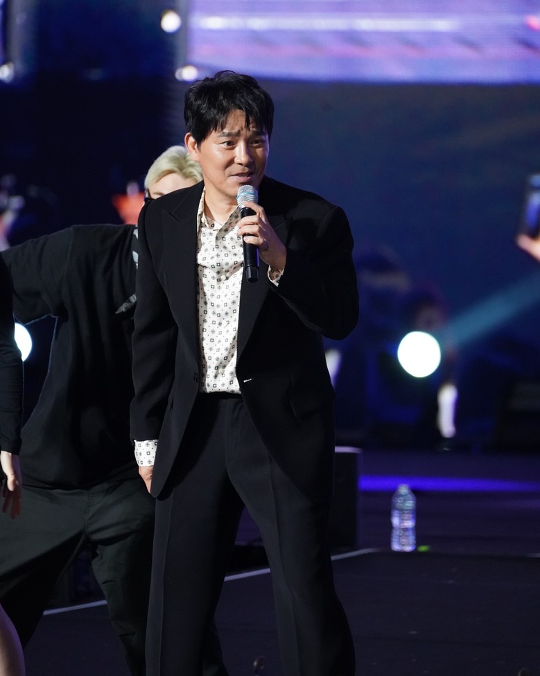 부드러운 발라드로 영동대로를 메운