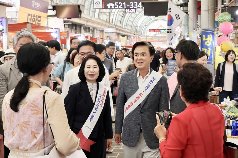천안시의회, 추석 명절맞이 전통시장 ...