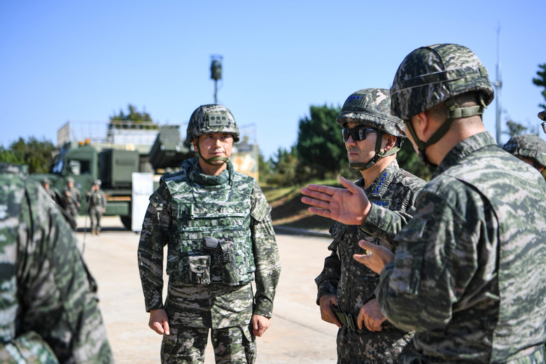 합참의장, 연평부대 대비태세 점검"적...