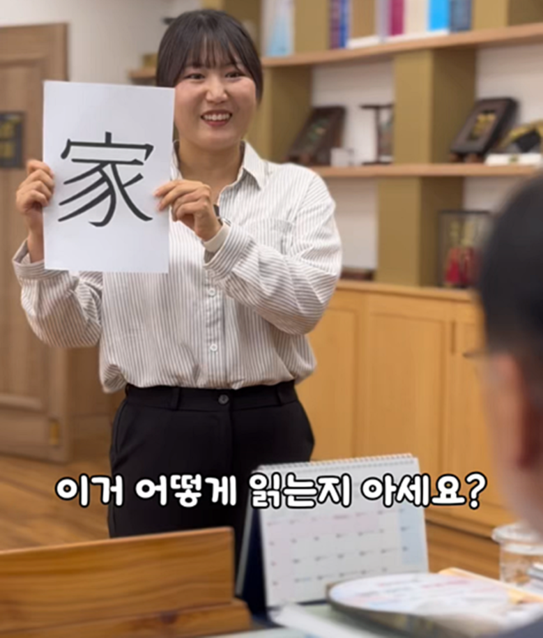 “집에 가!” 외친 공무원, 발로 찬...
