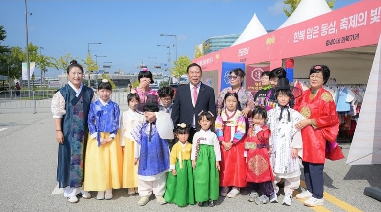 세종한글축제, 한글 입은 한복에 흠뻑...