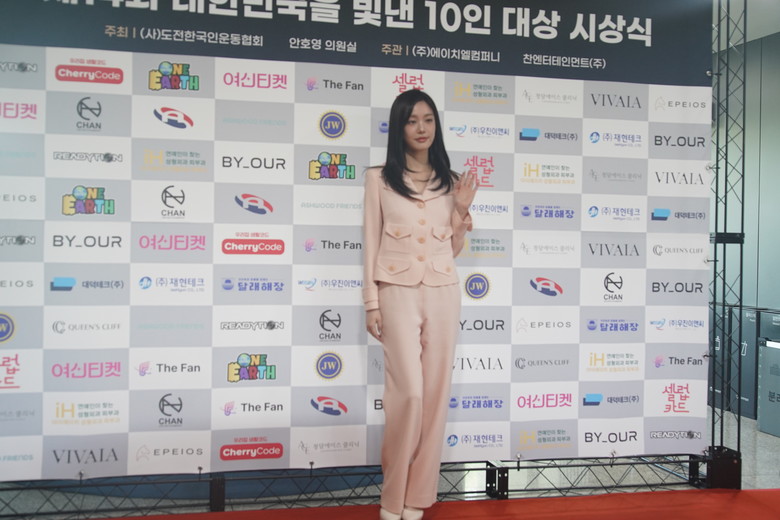 부드러운 손인사의