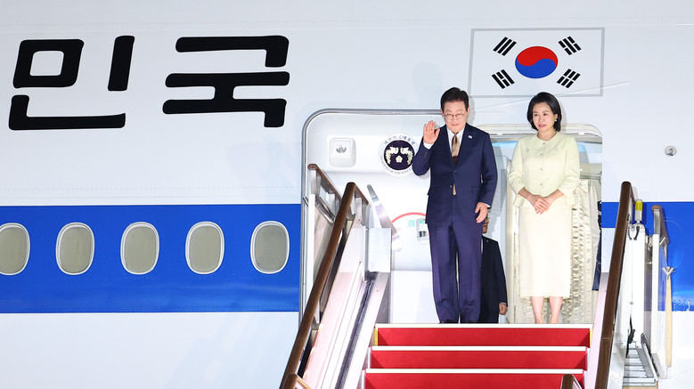 이재명 대통령, 한-아세안 정상회의 마치고 귀국