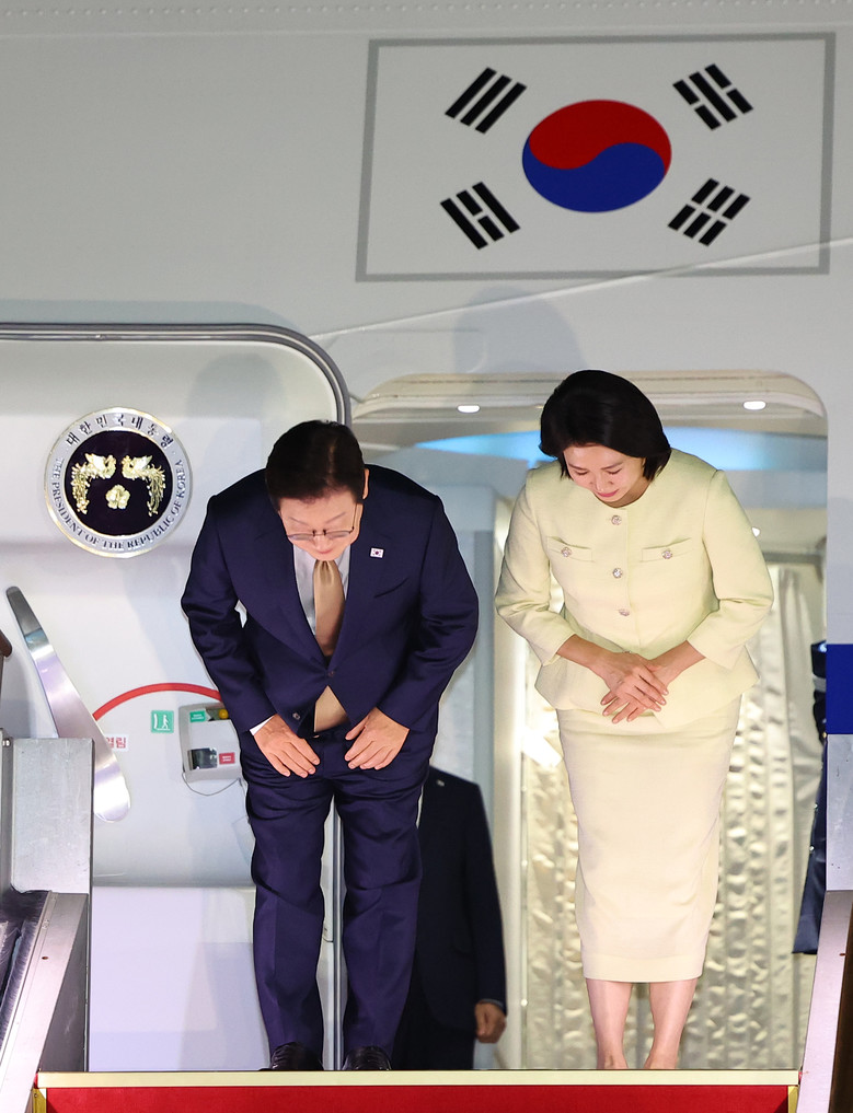 이재명 대통령, 한-아세안 정상회의 마치고 귀국