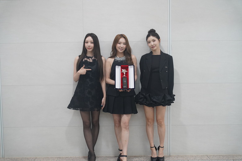 시크한 블랙코디 매력의