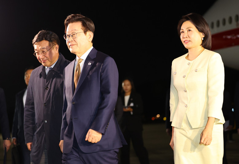 이재명 대통령, 아세안 방문 마치고 ...