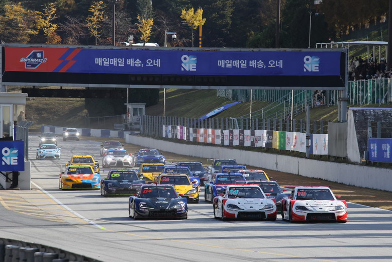 이창욱, 시즌 5승 기록하며 시즌 챔피온 등극