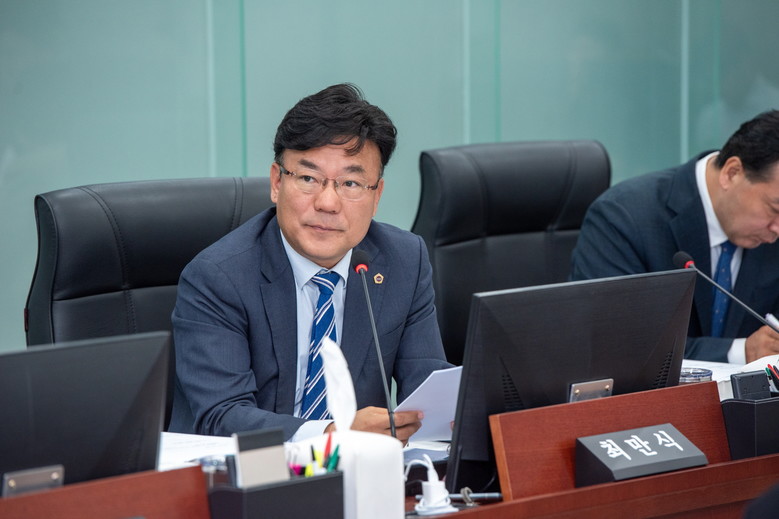 최만식 의원 “홀로 근무, 비상벨도 ...