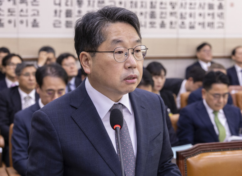 노만석 검찰총장 직무대행 이례적 입장...