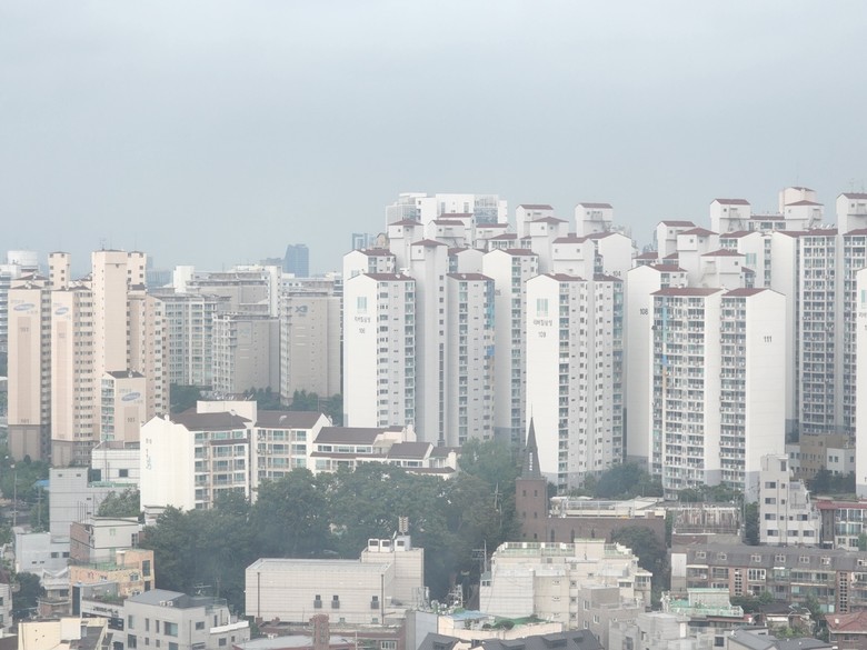 국토부, 규제지역 재건축 아파트 매매...