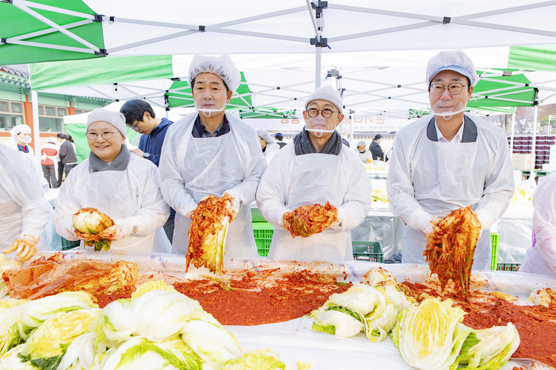 화성특례시의회, 용주사 ‘사랑의 김장...