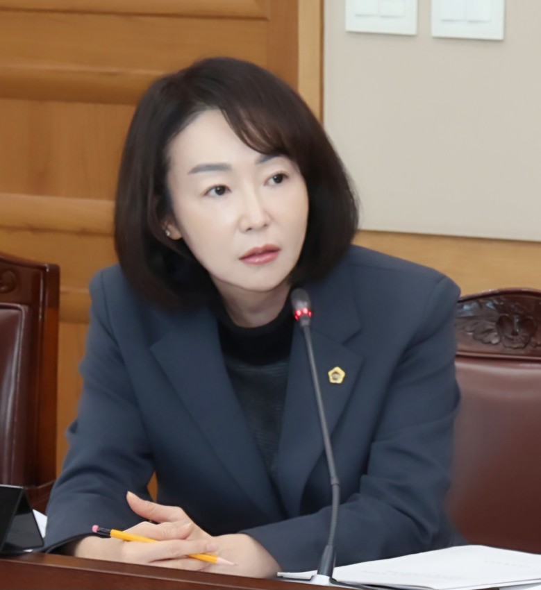 성추행으로 구속된 예술단체 대표, 탈...