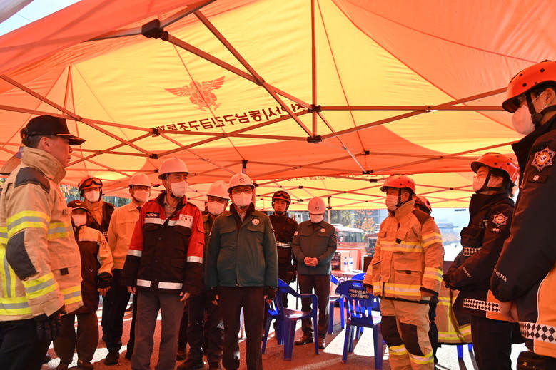 김태흠 지사, 물류센터 화재 진압 현...