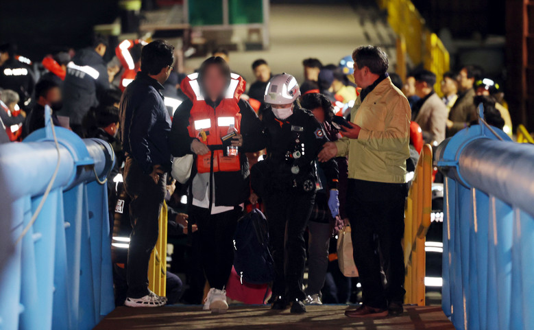 [속보] 해경 "신안 해상 좌초 여객...