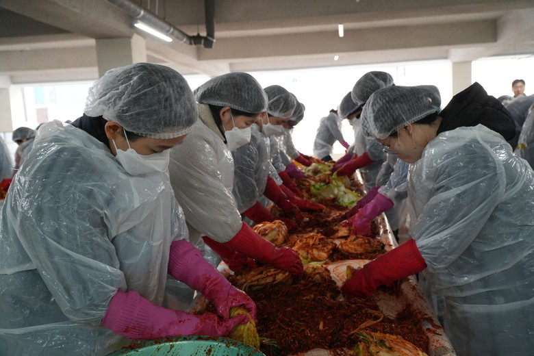 경콘진, ‘2025 사랑의 김장 나눔...