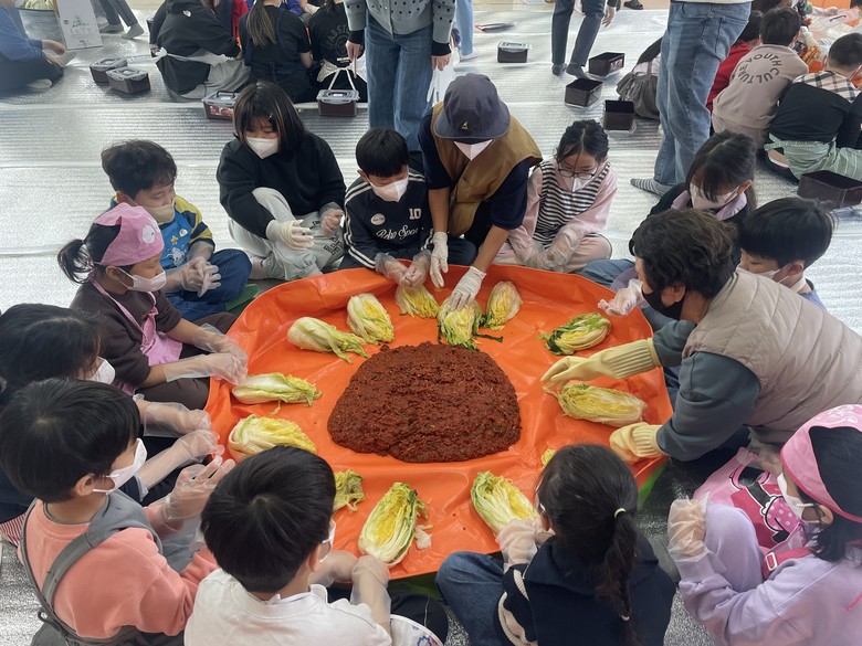 쌍룡초등학교, 김장 체험 수업 통해 ...