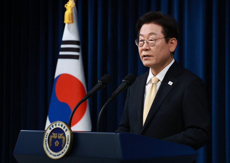 이재명 대통령,"계엄사태 1년 12월...