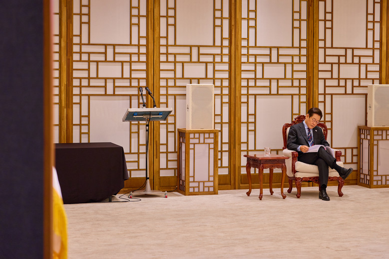 이재명 대통령, 계엄 1년 메시지 고...