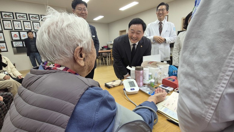 고준호 도의원, 파주 무료이동진료센터...