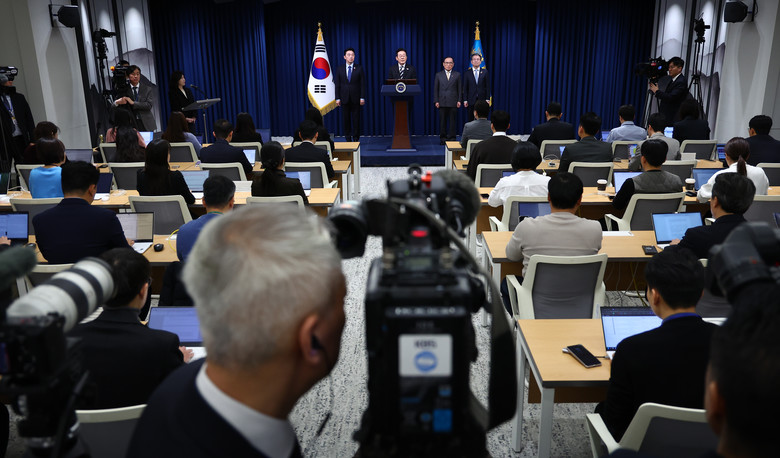 "빛의 혁명 시작된 날"1년前 윤석열...