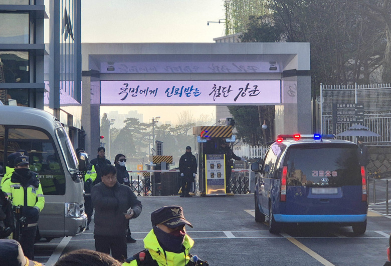 윤석열, 계엄군 장성들에 "미안"계엄...