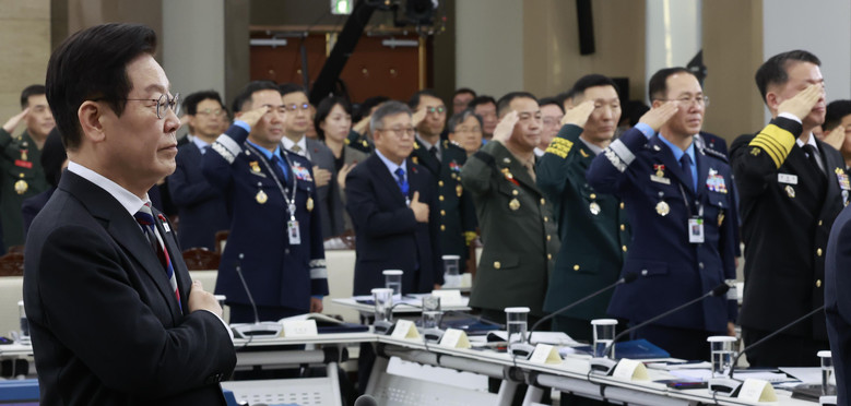 이재명 대통령 "軍, 혼란에도 대체로...