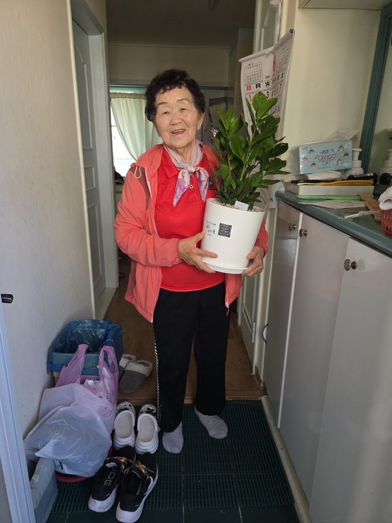 중랑구, 돌봄 대상 어르신에게 반려식...