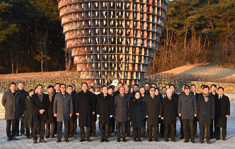 김태흠 지사, 병오년 맞아 신년 참배...