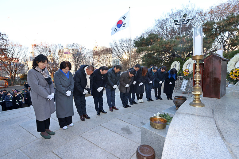 광명시의회, 현충탑 참배로 2026년...