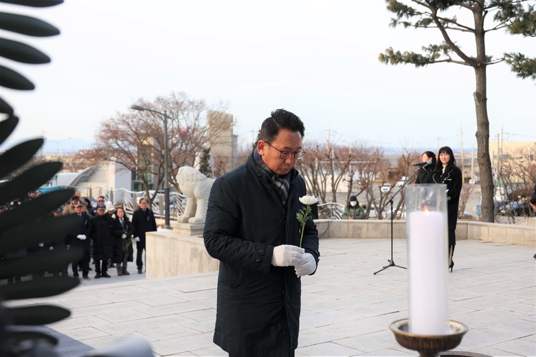 평택시의회, 신년 현충탑 참배로 새해...