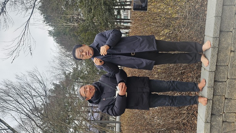 김용호 시의원, 대모산 한솔공원 맨발...