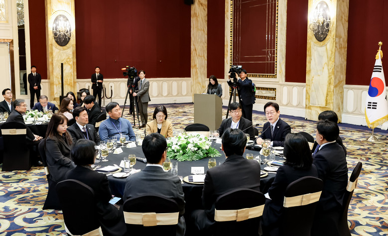 이재명 대통령 "대북통로 다 막혀"中...