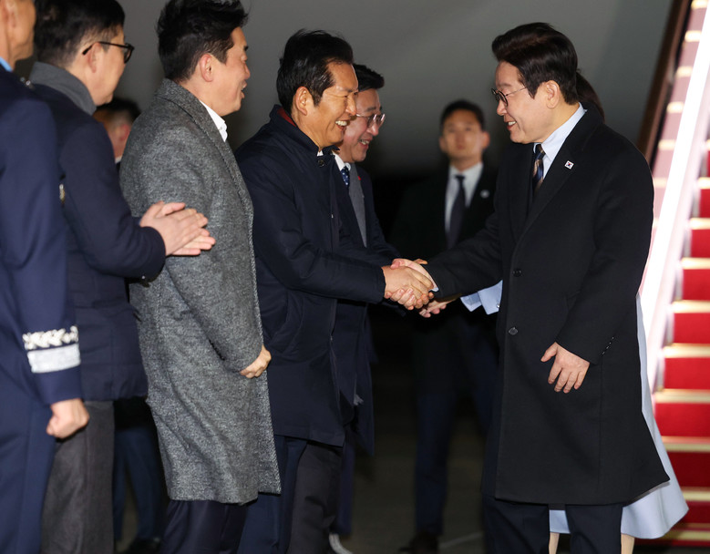 이재명 대통령, 서울 공항 도착"방중...