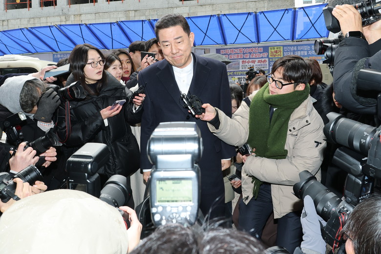 민주당 김병기 의원, 윤리심판원 출석...