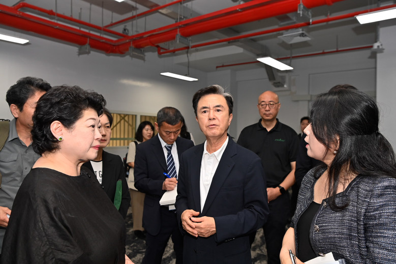 세계 최고 수직 스마트팜 찾은 김태흠...